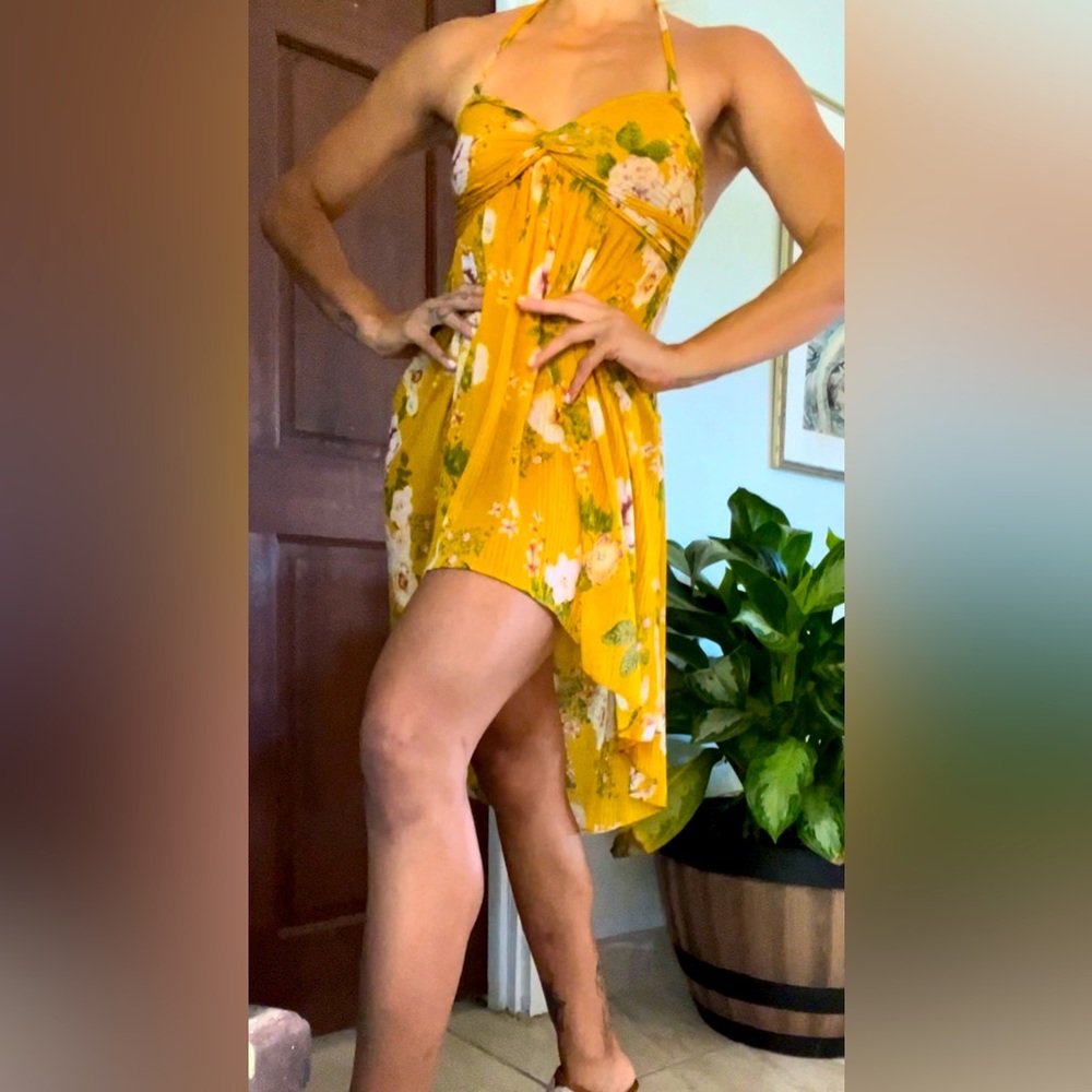 FREE PEOPLE MUSTARD DRESS w.flower detail